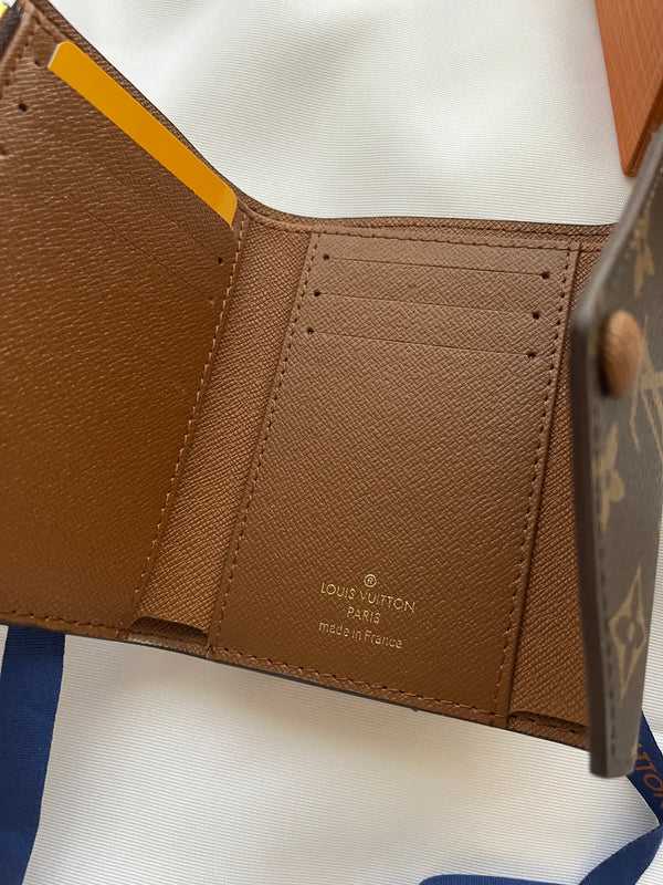 LV Compact Wallet - vue 3